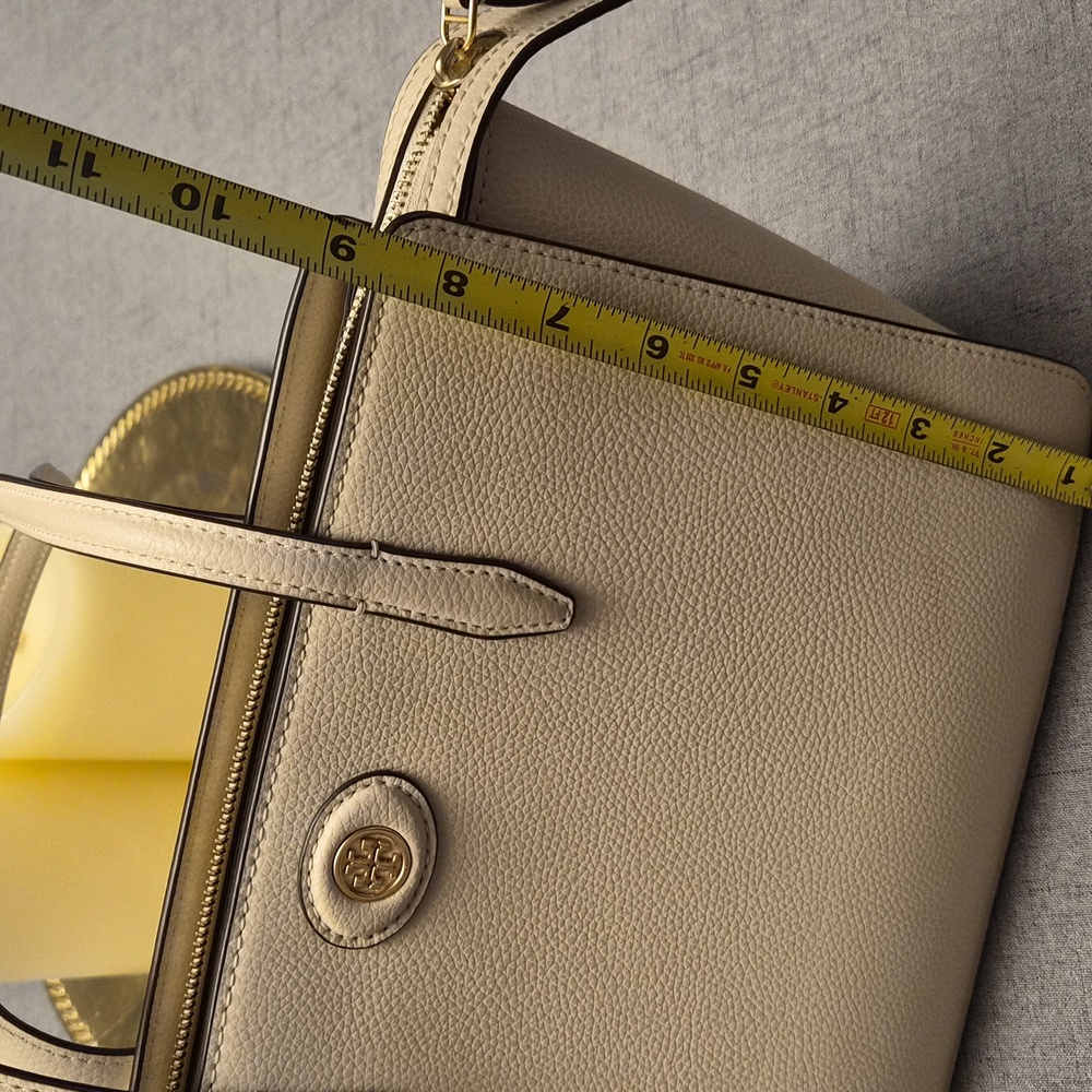 Tory Burch Cream Tote Bag - Picture 9 of 10